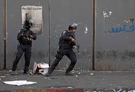 الاحتلال يقتحم مخيم قلنديا وكفر عقب 