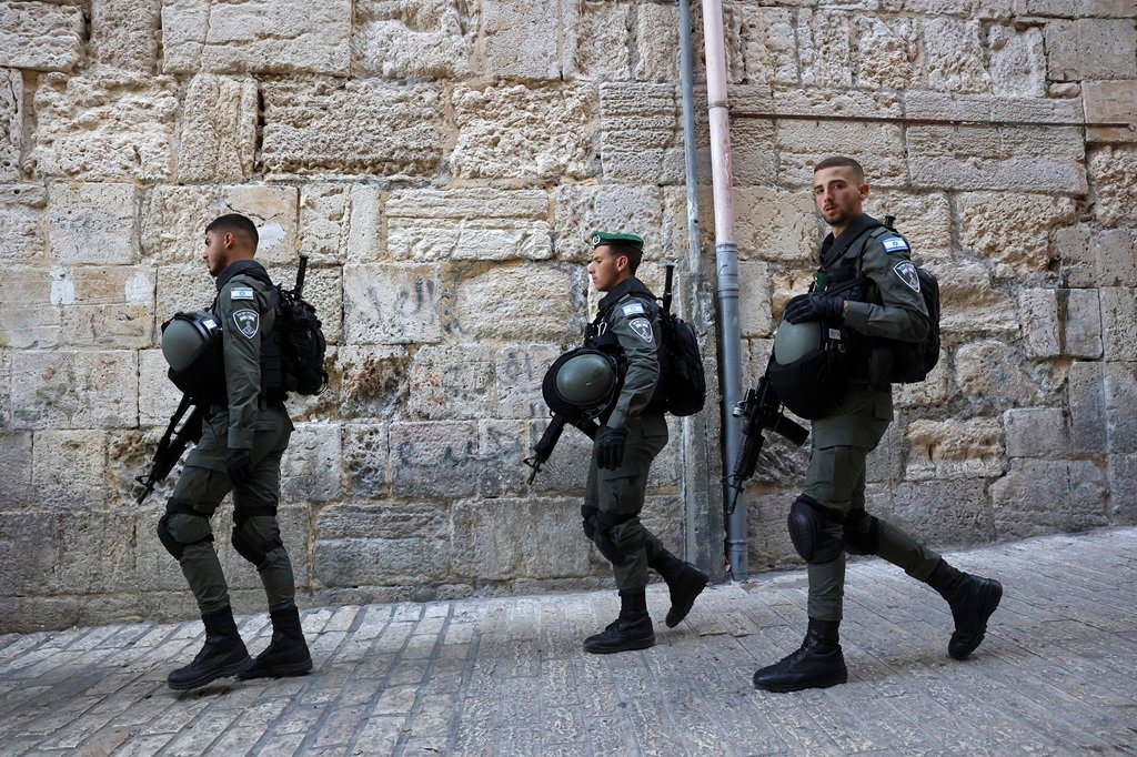 الاحتلال يقتحم سلوان ويفرض مخالفات على مركبات المقدسيين