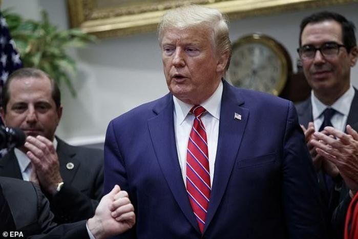 ترمب يهدد بقصف إيران وفرض رسوم جمركية