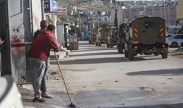 اصابة 4 مواطنين بينهم مسنّة وطفل في اعتداء مستوطنين على قرية أم الخير 