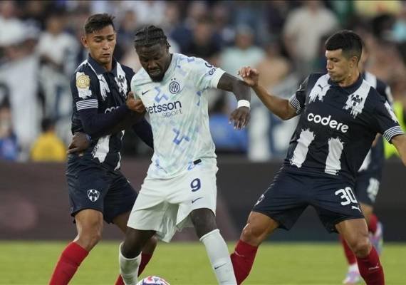 جمعية الهلال الأحمر  توقع اتفاقية شراكة استراتيجية مع الصليب الأحمر البريطاني