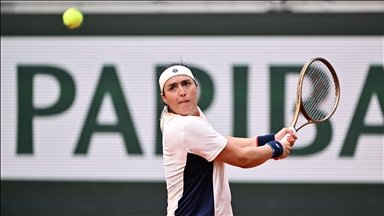 فوندروسوفا تحقق المفاجأة وتقصي سابالينكا من نصف نهائي بطولة برلين للتنس