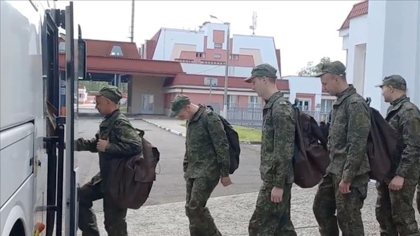 روسيا وأوكرانيا تنفذان المرحلة الأولى من تبادل الأسرى دون سن 25