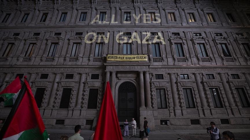 "كل العيون على غزة".. بلدية ميلانو تعرض على مبناها رسالة تضامن