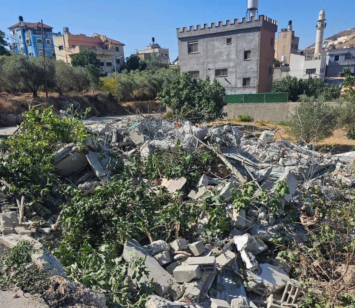 الاحتلال يهدم منزل الشهيد سامر حسين في قرية عينابوس