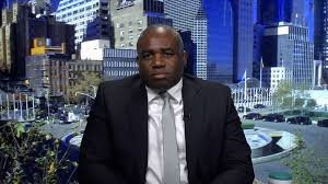 وزير خارجية بريطانيا يُقر بمقتل المئات من عمال الإغاثة بغزة