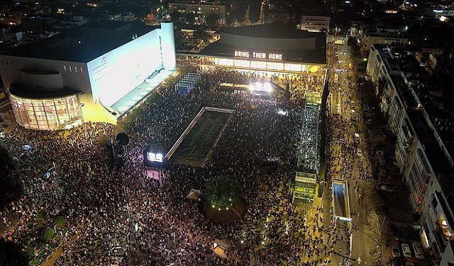  الجماهير الاسرائيلية تتظاهر ضد حكومة نتنياهو في تل ابيب