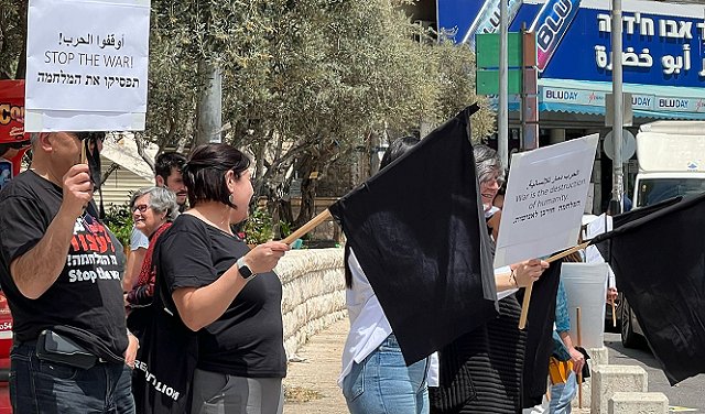  وقفة احتجاجية في مدينة  الناصرة  رفضا لاستمرار حرب الابادة على غزة  