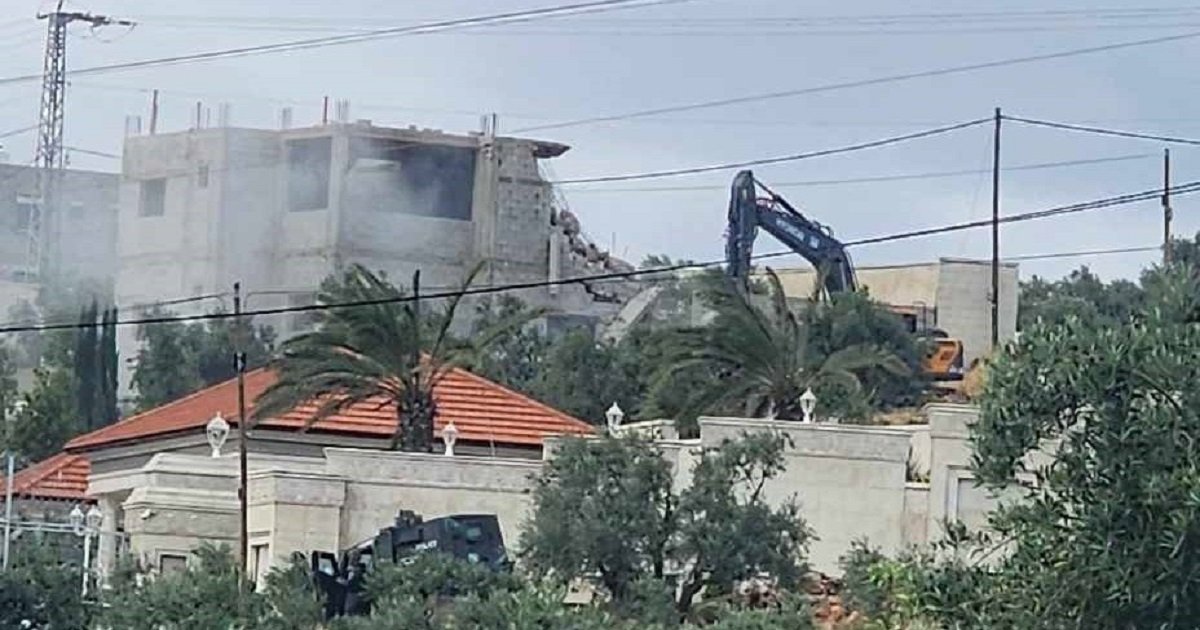 الاحتلال يوزع إخطارات هدم لمنازل في دير ابزيع وعين عريك