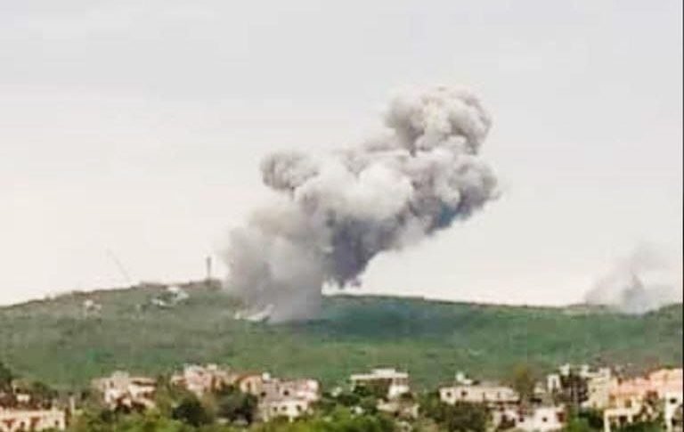 اصابتان وقصف مدفعي اسرائيلي   على بلدة مارون الراس