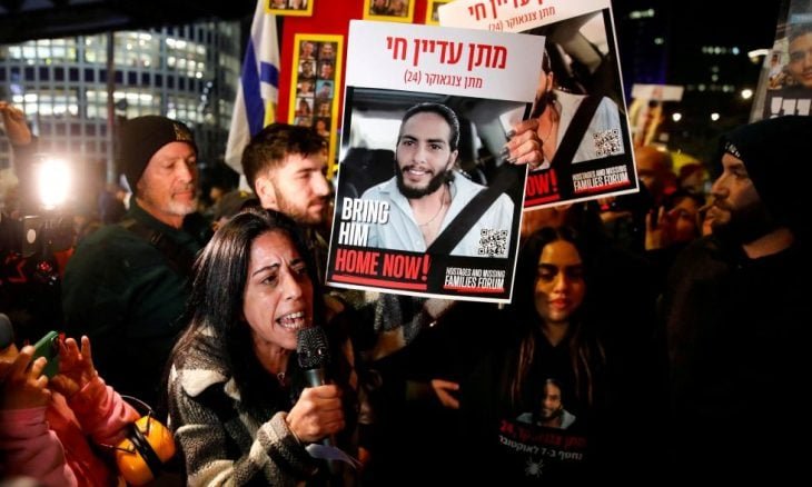 والدة أسير إسرائيلي: نتنياهو تعمد إيقاف المرحلة الثانية من صفقة التبادل