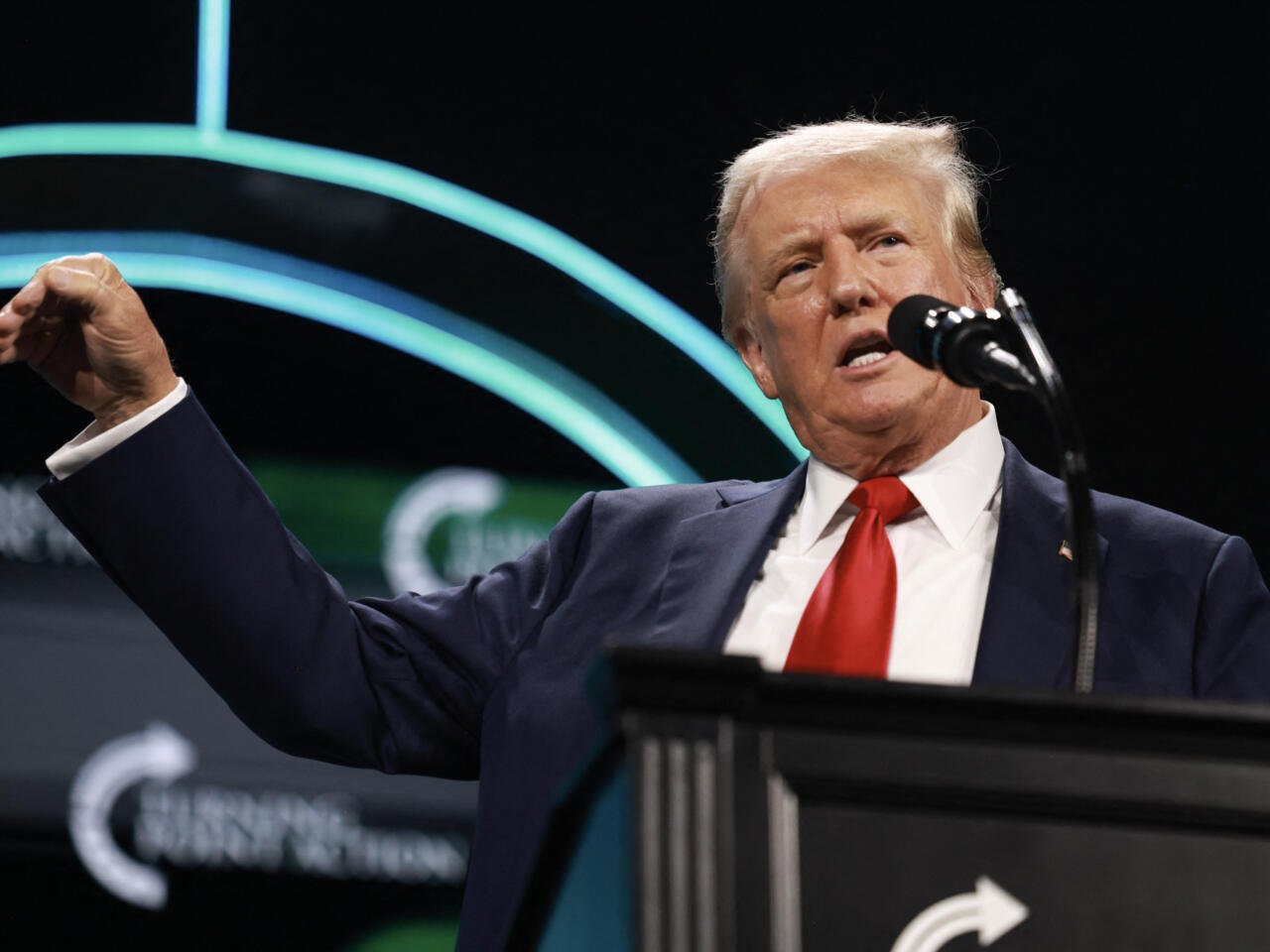 كاتب إسرائيلي: ترامب على وشك أن يطلق حربا عالمية ثالثة