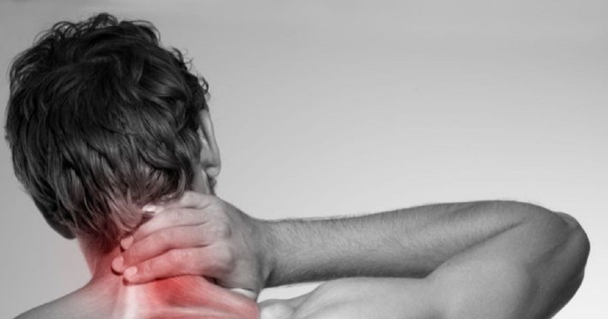 أعراض شد عضلات الرقبة وطرق فعالة لتخفيفها منزليًا