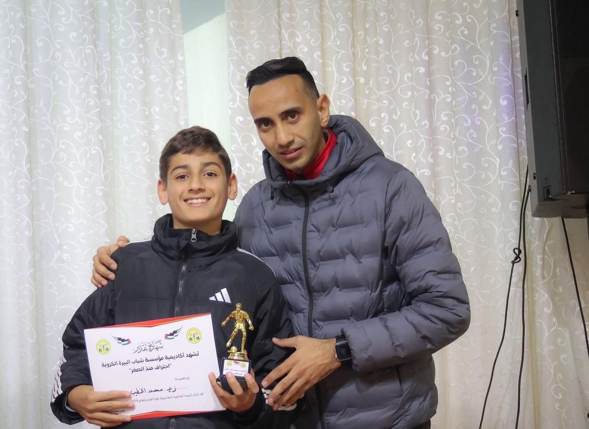 أضواء على مؤسسة شباب البيرة يلقيها المشرف الاداري جابر أبو رحمة 