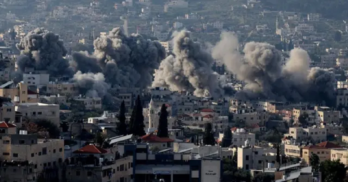 الجيش الاسرائيلي يفجر بناية سكنية في مخيم نور شمس  