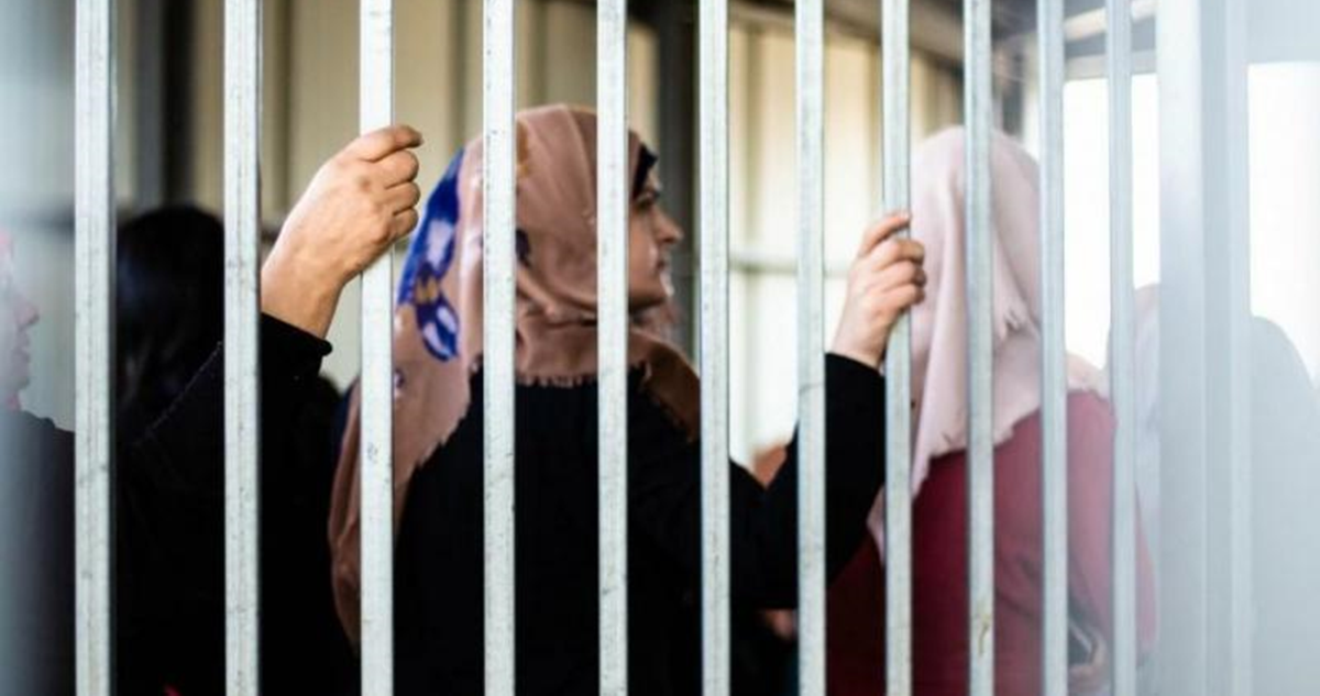 معطيات رسمية : "49" أسيرة يتعرضن لجرائم منظمة في سجون الاحتلال الإسرائيلي