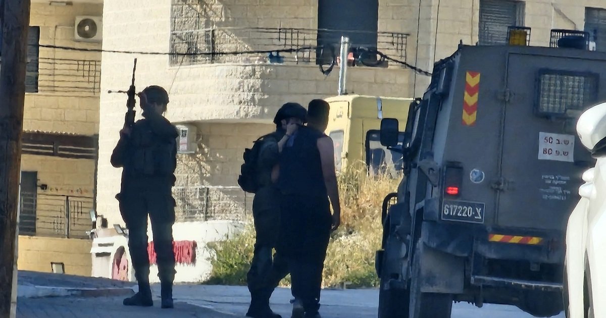 3 إصابات  بينهم طفل خلال اقتحام قوات الاحتلال حي أم الشرايط