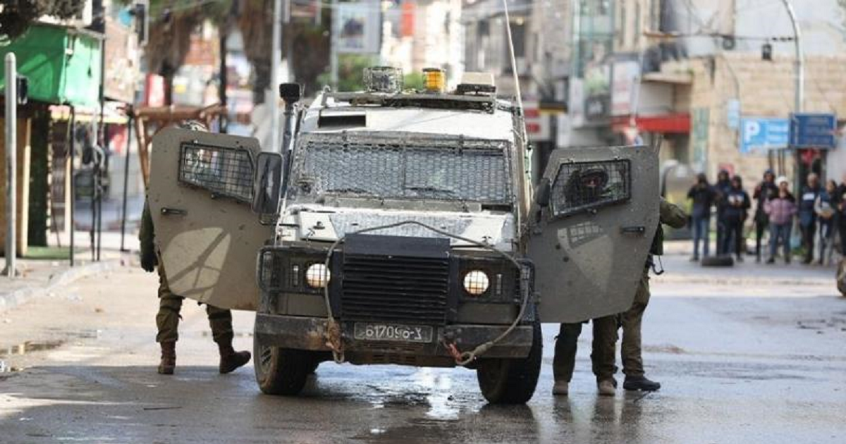 عندما يعربد الاحتلال امام المقاطعة 