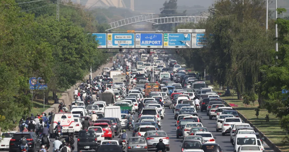 تقرير : لا محادثات سلام في الأفق بين أمريكا وإيران لكن إسلام اباد تبقي إجراءاتها الأمنية   