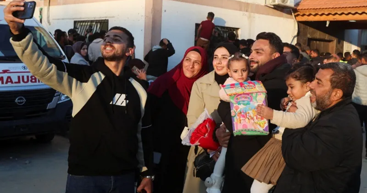 وسط فرحة عارمة ... عودة أطفال من مصر إلى أسرهم في قطاع غزة  