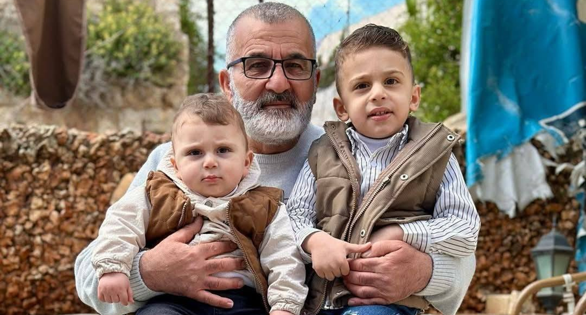 ظلُّ المراجيح : ناصر شحادة وذاكرة متنزه البيرة