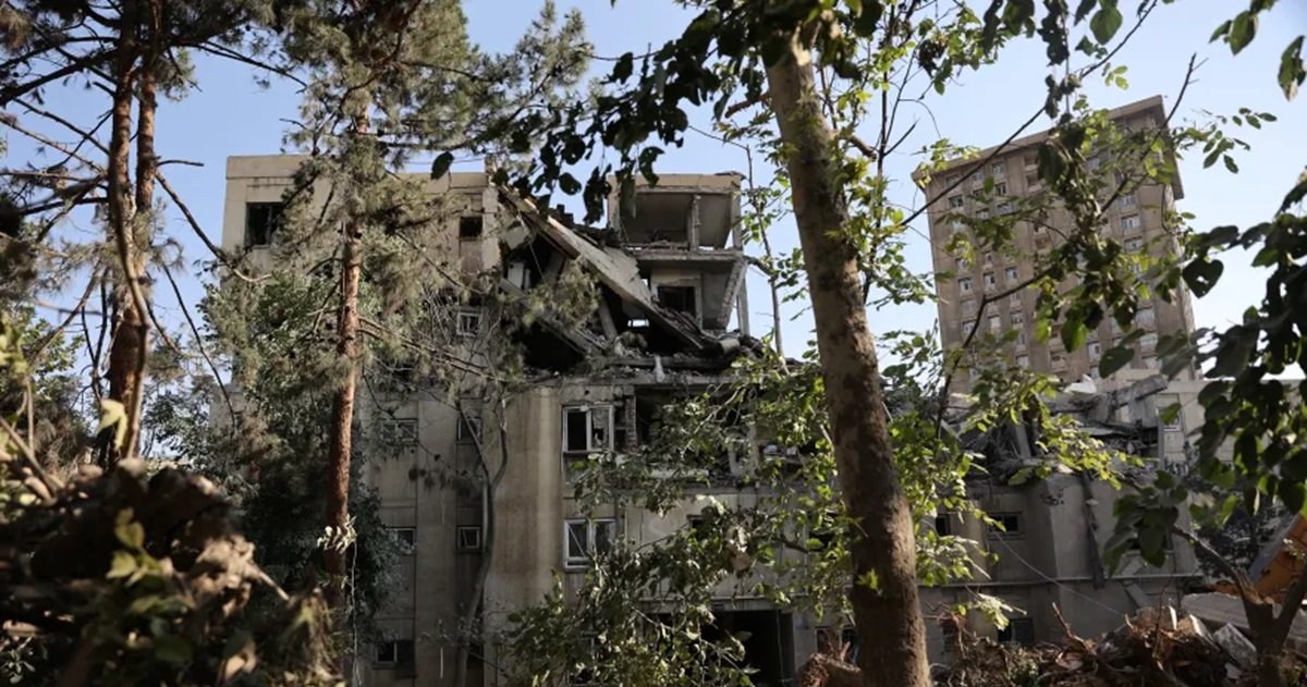 تحليل: هجمات إسرائيل على إيران تطمح إلى هدف أكبر.. تغيير النظام