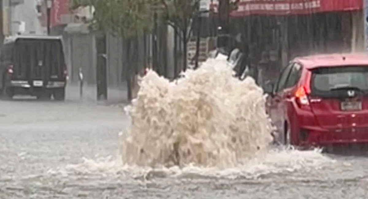 أمطار غزيرة تضرب الساحل الشرقي للولايات المتحدة... وتتسبب في فيضانات مفاجئة  