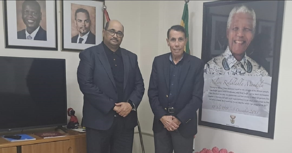 عبد القادر يطلع سفير جنوب افريقيا على تطورات الأوضاع في القدس