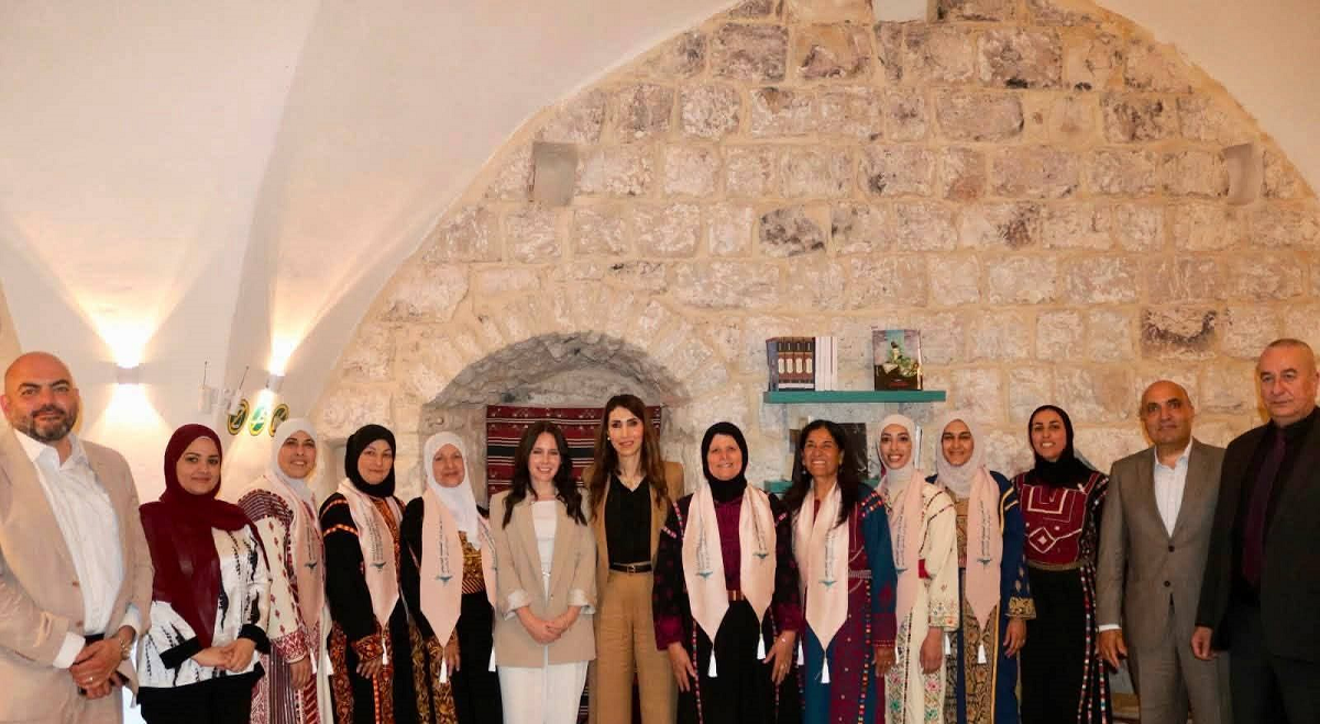 الاحتفال بتخريج أول فوج من الحكواتيات المحترفات ضمن أول دبلوم مهني لفن الأداء الحكواتي على مستوى العالم 
