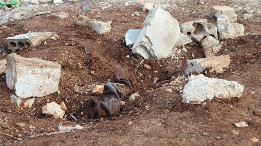  العثور على 4 مقابر جماعية تضم عشرات الرفات شمال حمص