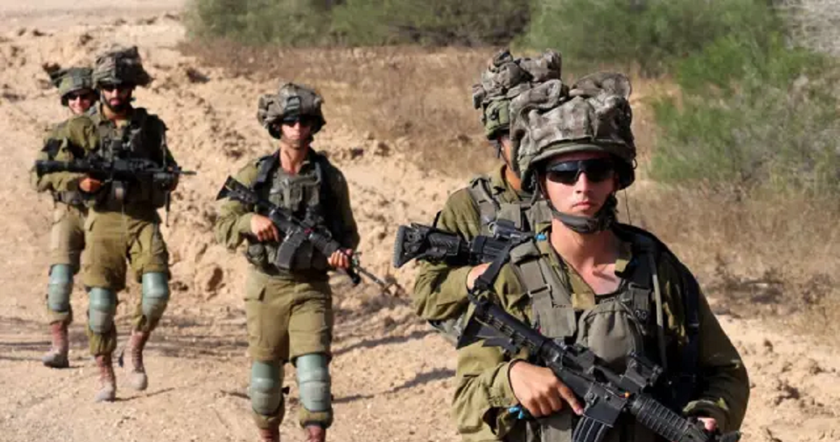 إسرائيل تعلن استهداف مسؤولين كبيرين في جماعة الحوثي  