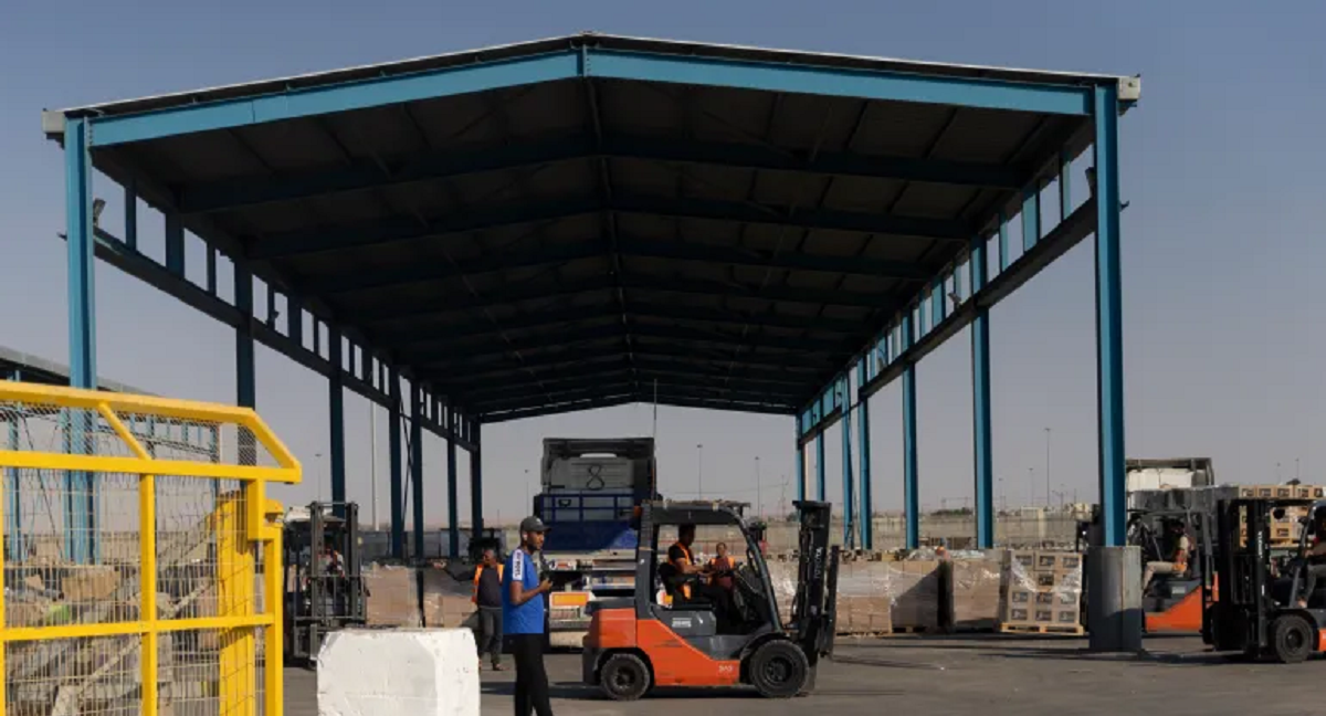 إسرائيل تعيد فتح معبر كرم أبو سالم  