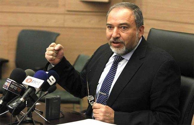 ليبرمان: نتنياهو يريد إطالة حرب غزة حتى الانتخابات