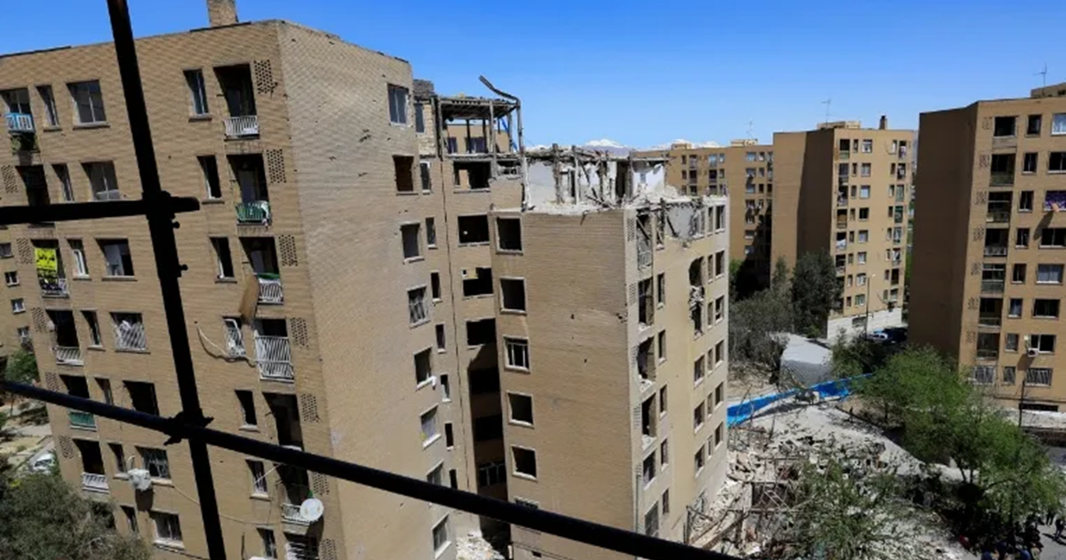 منظمات إغاثة تسلك طرقا برية لتوصيل المساعدات الإنسانية لإيران  