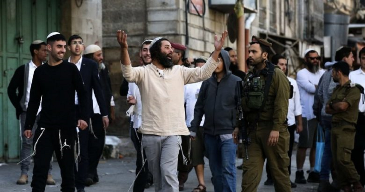 مستوطنون  يعربدون على منازل  المواطنين في مسافر يطا 