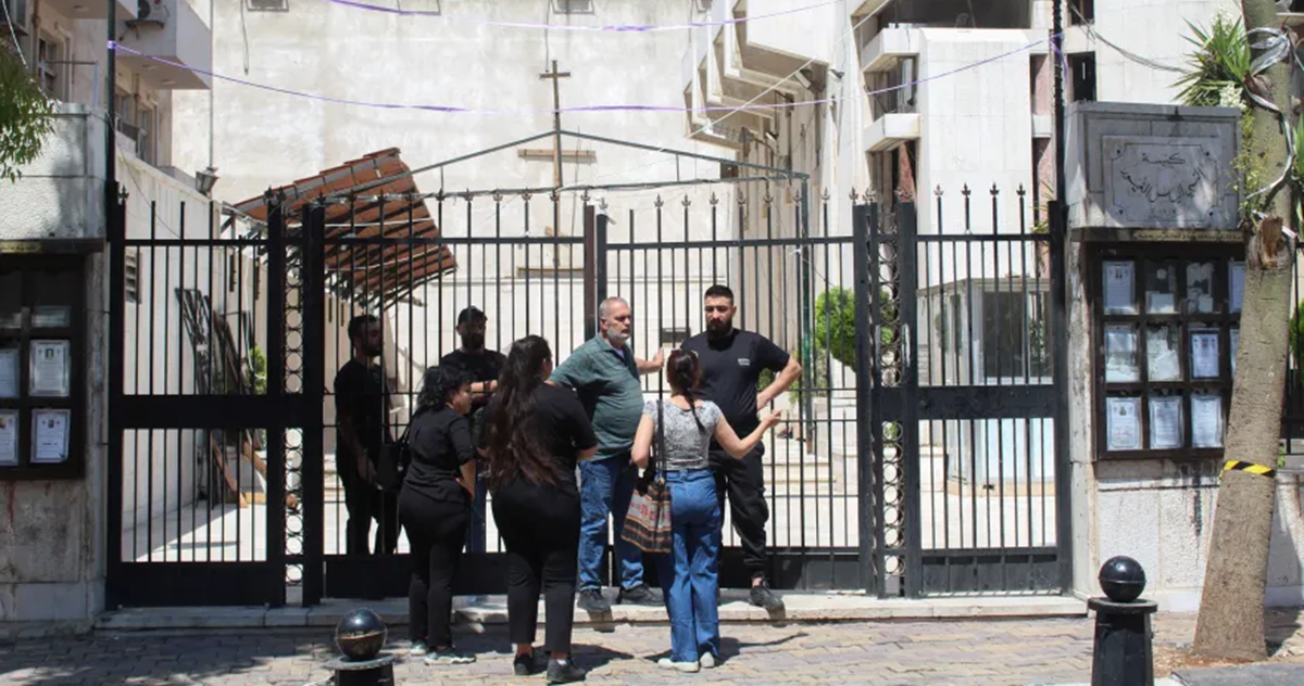 مسيحيو سوريا‭ ‬يتساءلون عن سبب استهدافهم بعد تفجير انتحاري في كنيسة بدمشق