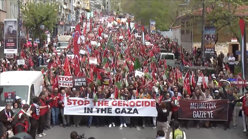 مسيرة حاشدة بإسطنبول تضامنا مع غزة  ورفضا للابادة الجماعية