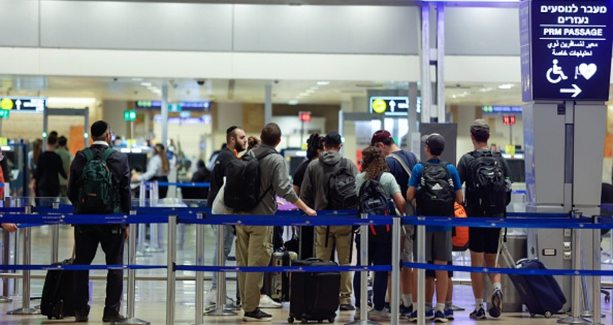 مطار بن غوريون يتوقف عن العمل بعد صاروخ من اليمن 