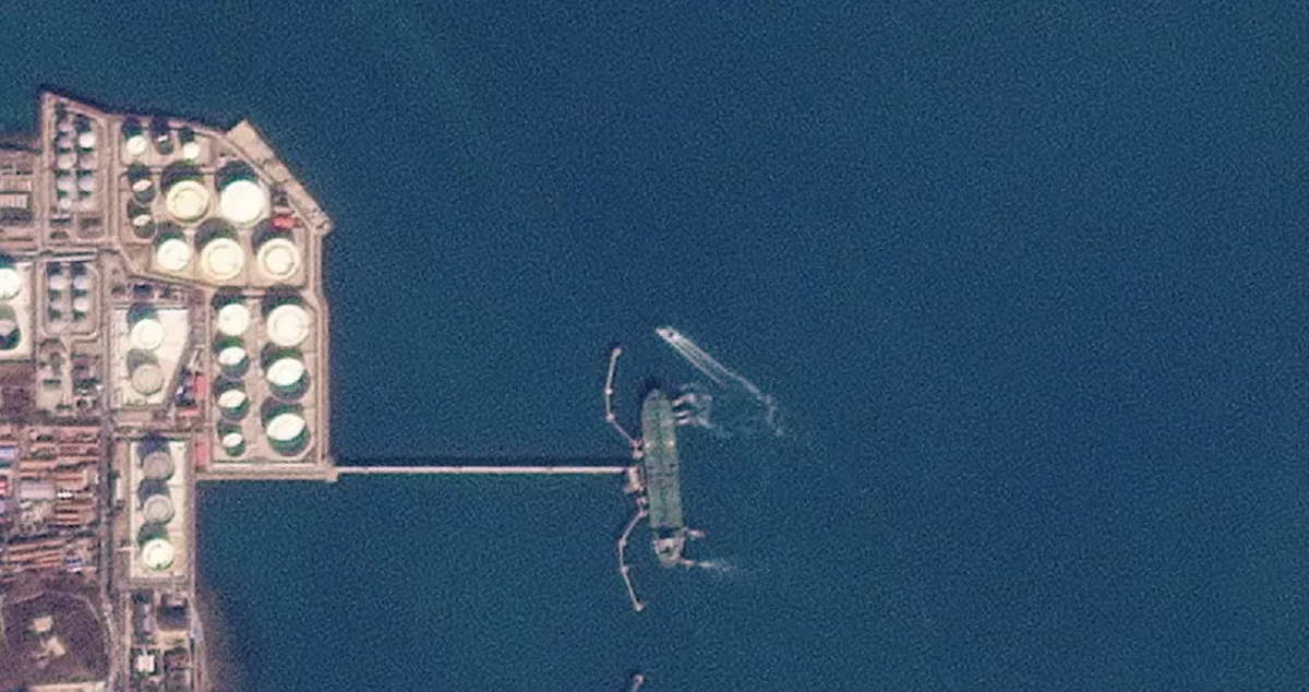 تقرير اخباري : إيران وروسيا وشركة تأمين نيوزيلندية حافظت على تدفق النفط المحظور