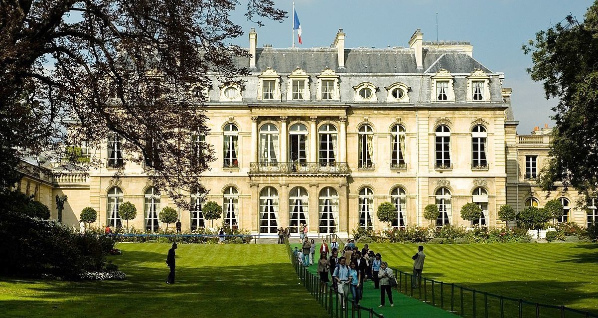 مجازر أطفال غزة تدفع أمهات فرنسا إلى الاحتجاج أمام الإليزيه  