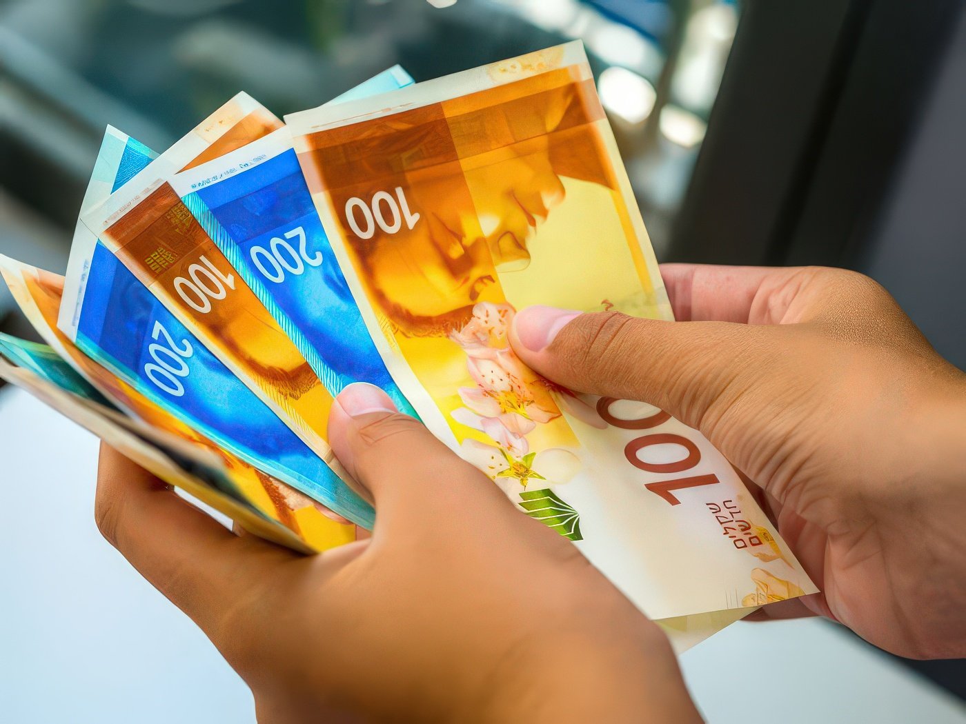 المالية: صرف رواتب الموظفين اليوم بنسبة 60%