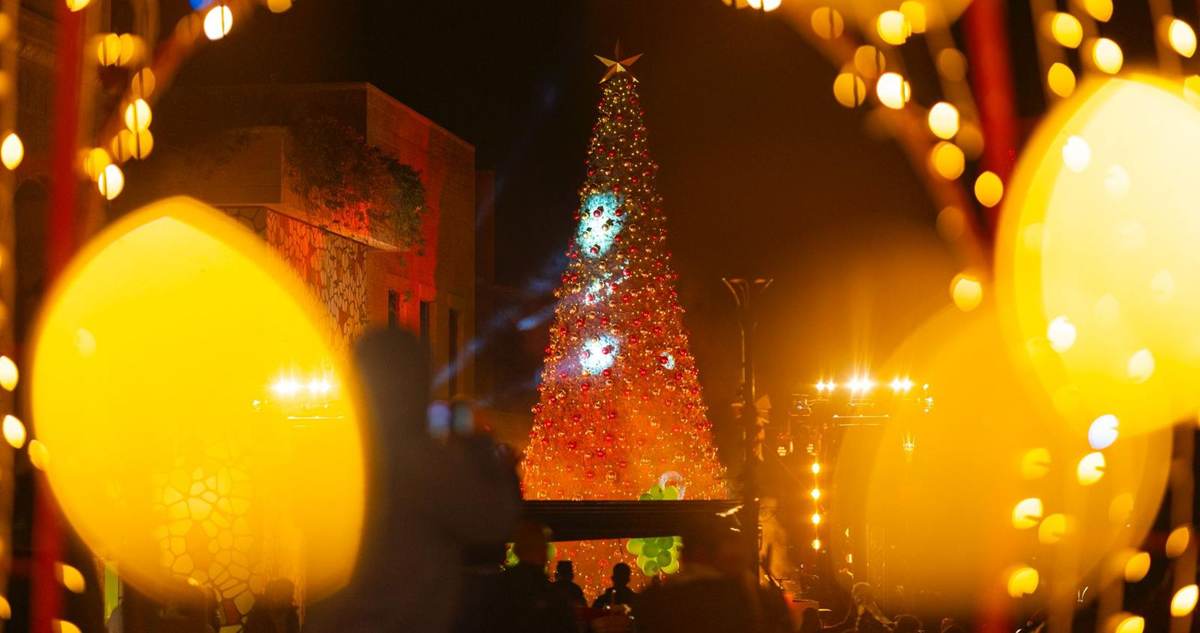  أطفال من غزة والضفة والداخل يضيئون شجرة الميلاد في روابي