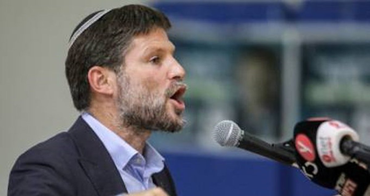 سموتريتش يأمر بإلغاء إعفاء يتيح التعاون مع البنوك الفلسطينية