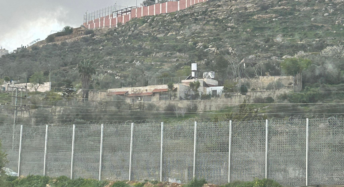 البرغوثي يتفقد عددا من المناطق المهددة بالاستيطان 