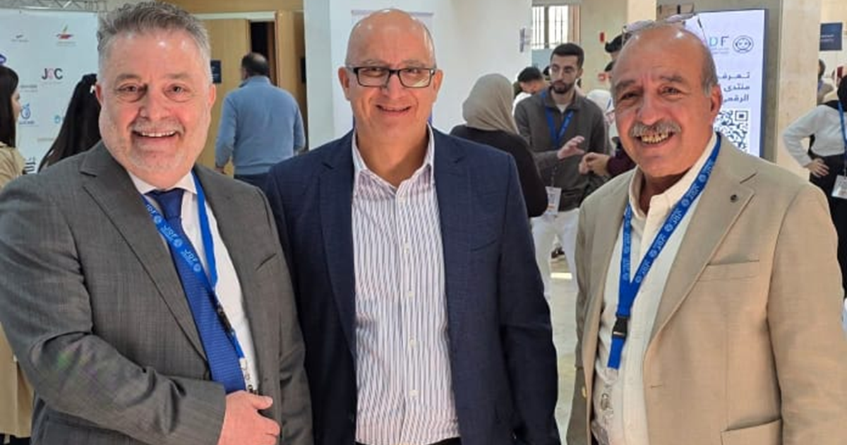 تقنية بنكهة فلسطينية خالصة .... إشعاع تكنولوجي ومفتاح سحري يطل من شرفة نوتردام العالي