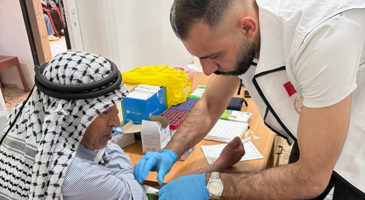 1500 مستفيد من حملاتها الطبية: "بيت مال القدس" تنفذ يوما طبيا مجانيا في مخماس