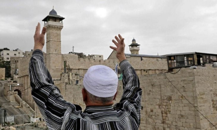 الاحتلال يرفض تسليم الحرم الإبراهيمي في أول أيام عيد الأضحى