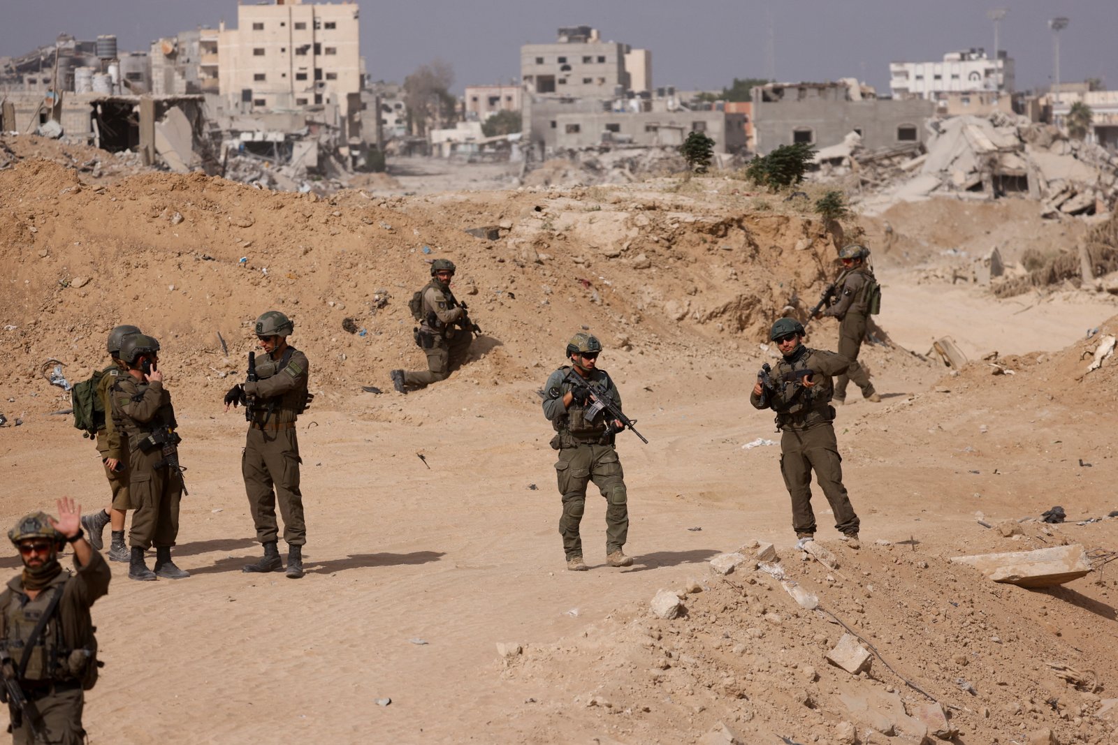 "هآرتس": استعدادات إسرائيلية لتوسيع القتال وفرض حكم عسكري على غزة