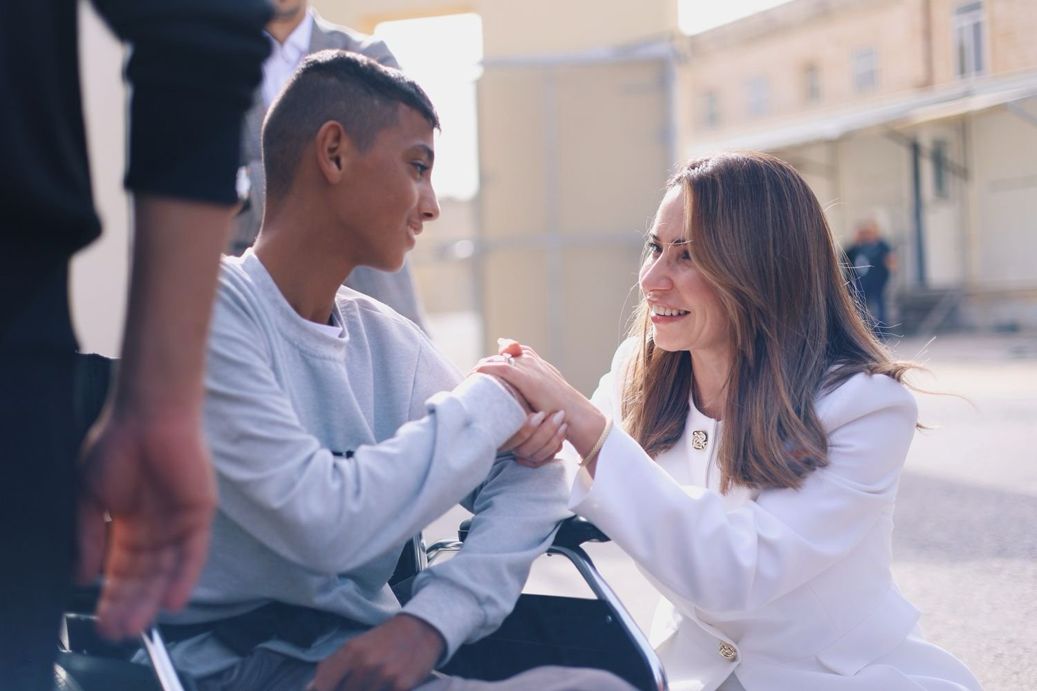 وصول أطفال جرحى من قطاع غزة إلى مالطا للعلاج