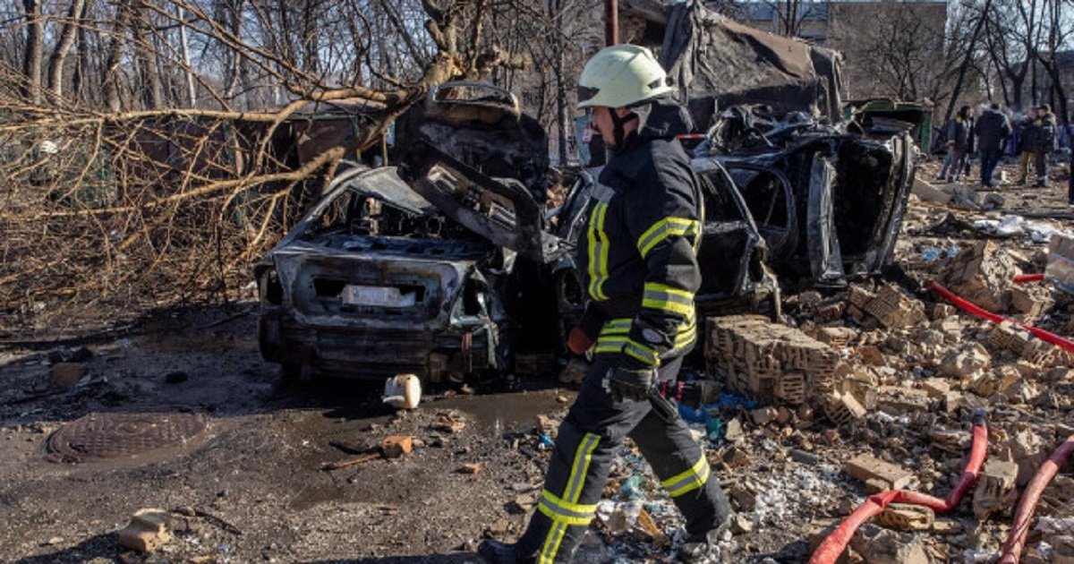  مقتل 9 أشخاص بهجوم مسيّرة روسية على حافلة شمال اوكرانيا 